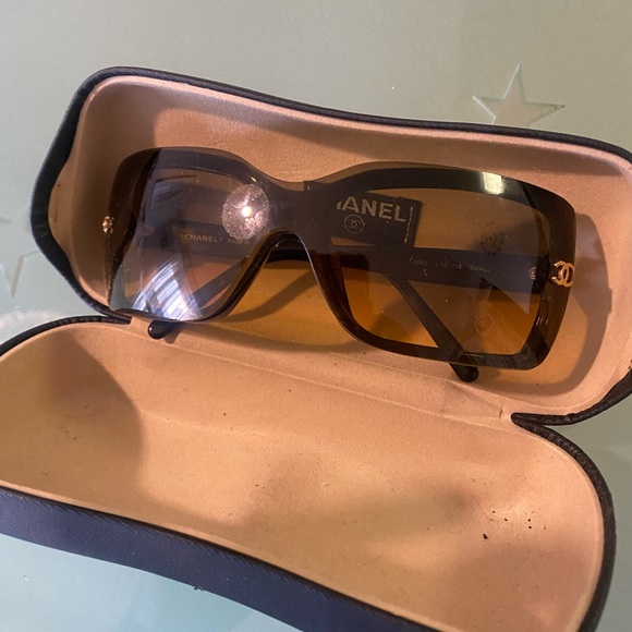 Chanel vintage sunglasses in gradient lens - Picture 4 of 12